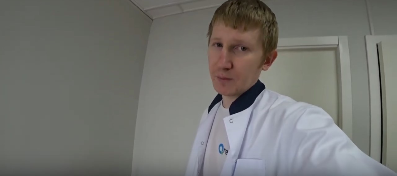 Алексей Комаренков готовится к эксперименту с Фелис и китайским порошком